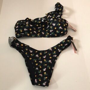 NEW Victorias Secret Ruffle Bikini. Large